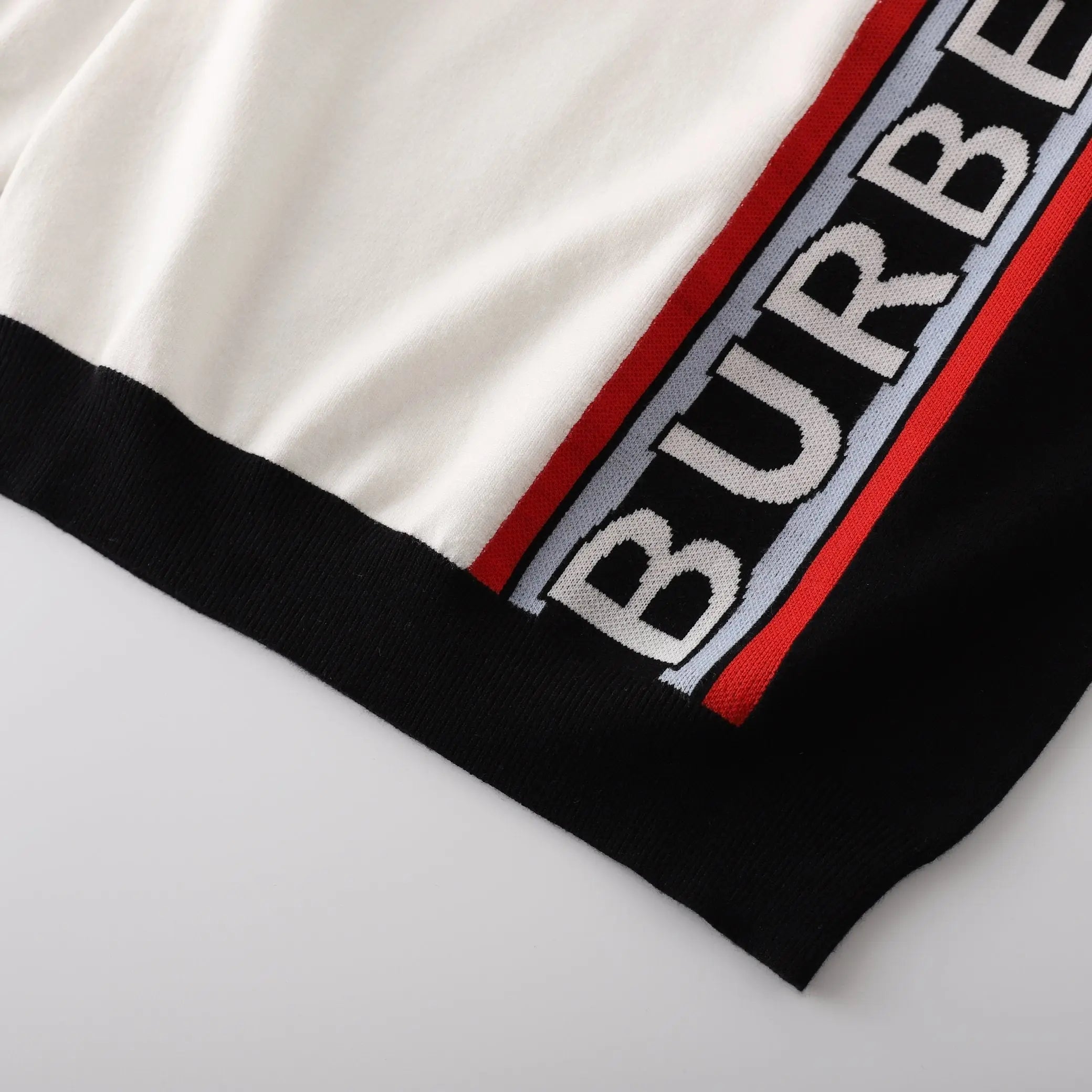 BURBERRY - SWEATSHIRT Metroutfits