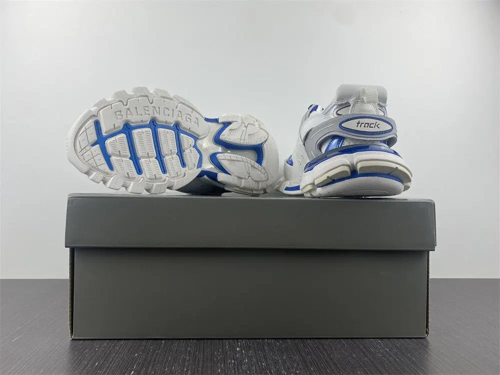 BALENCIAGA - SNEAKERS Metroutfits