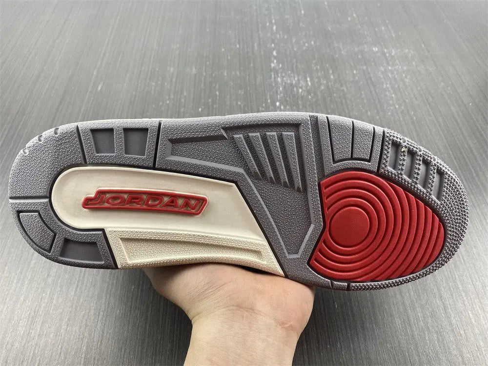 JORDAN - AJ3 3 WMNS “Black Gold” Metroutfits