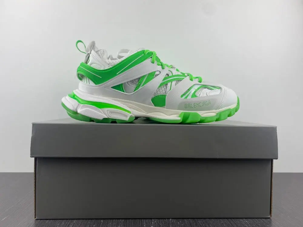 BALENCIAGA - SNEAKERS Metroutfits