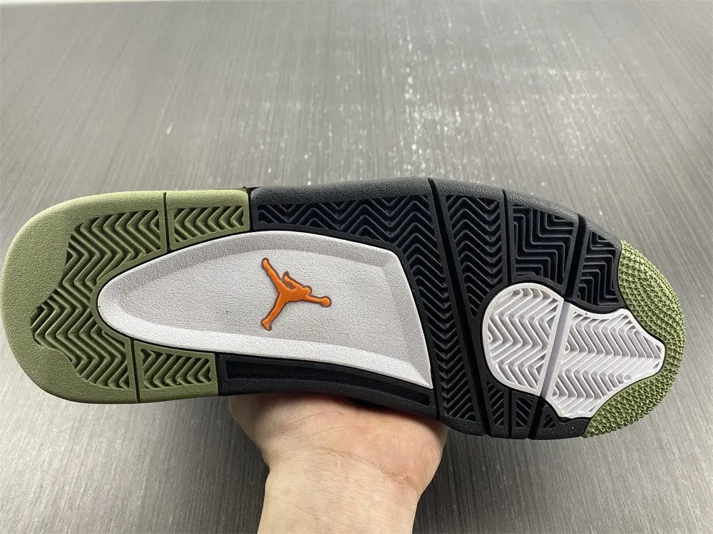 JORDAN - AJ 4 WMNS “Canyon Purple” Metroutfits