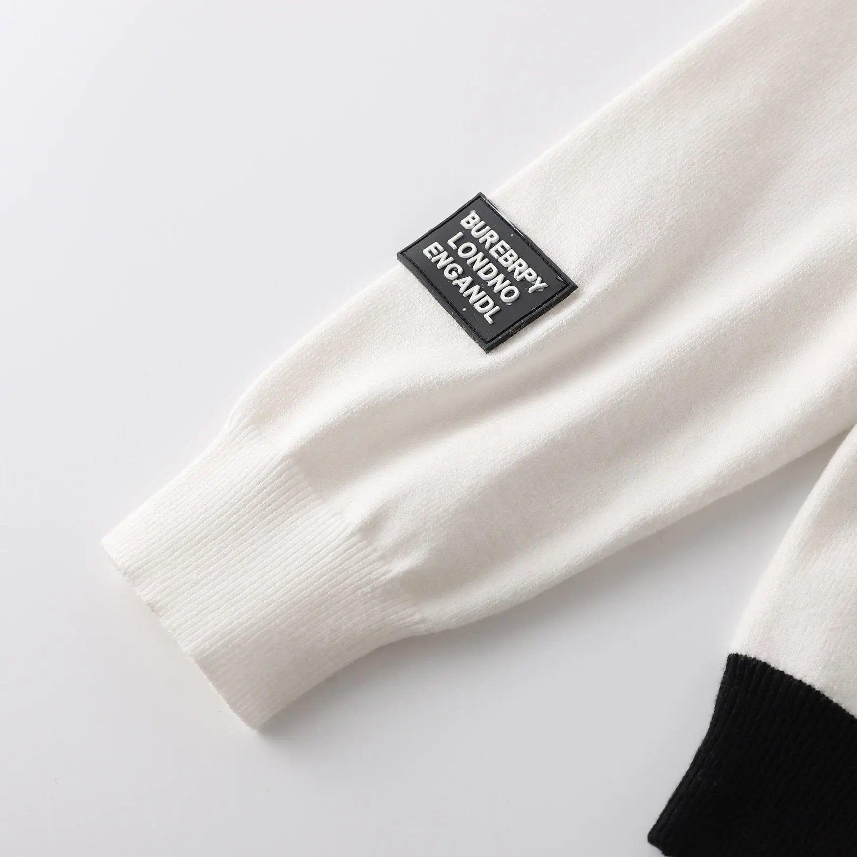 BURBERRY - SWEATSHIRT Metroutfits