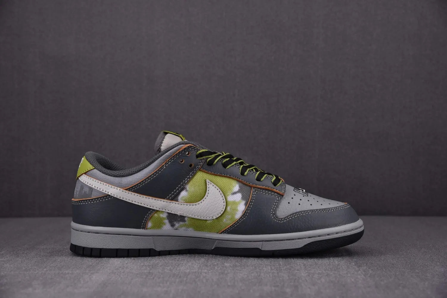 NIKE DUNK SB LOW “Friends and Family” Metroutfits