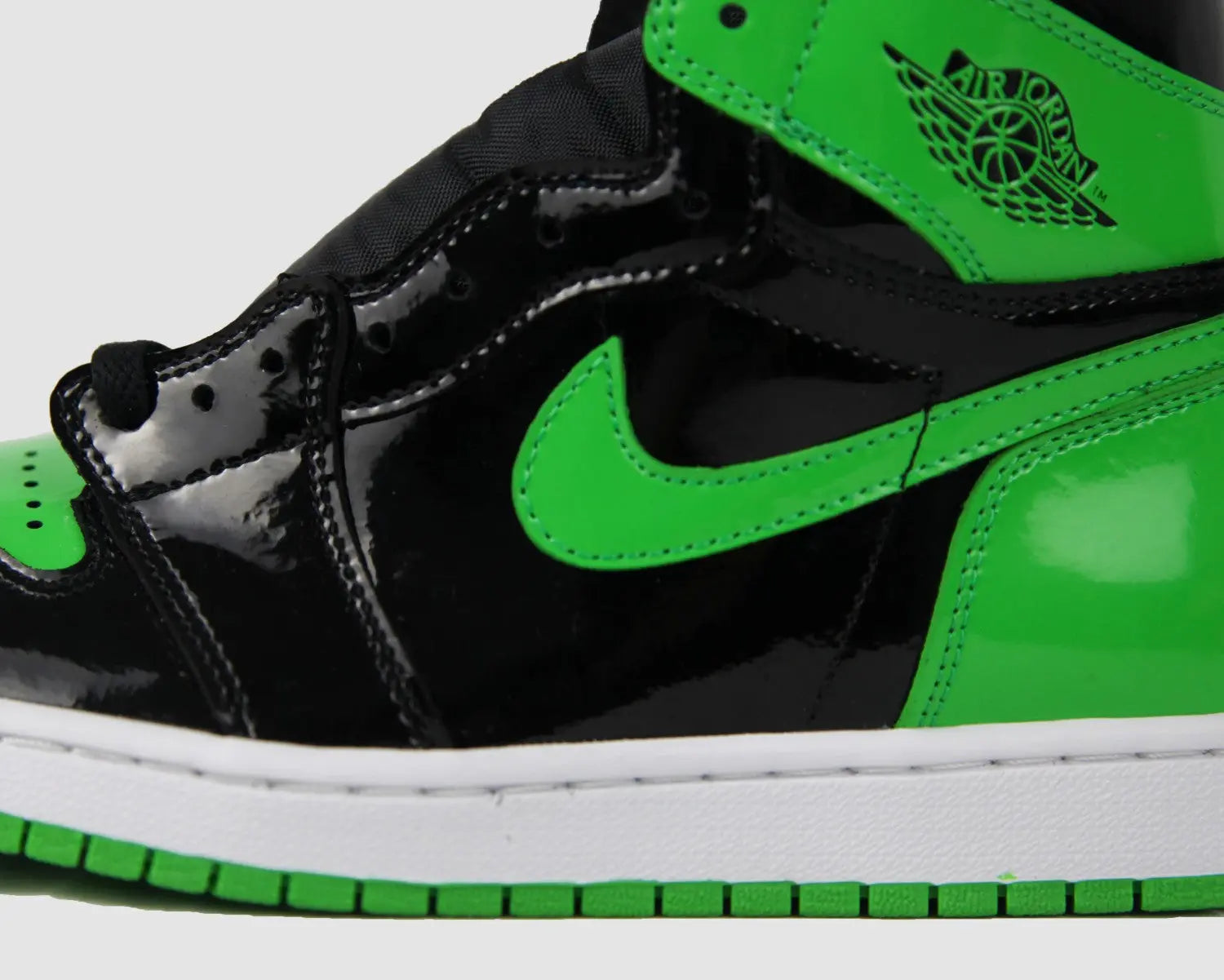 AIR JORDAN 1 RETRO HIGH OG “Patent Green” Metroutfits