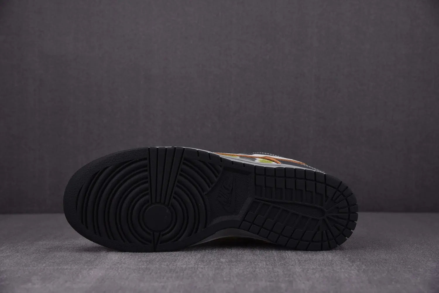 NIKE DUNK SB LOW “Friends and Family” Metroutfits