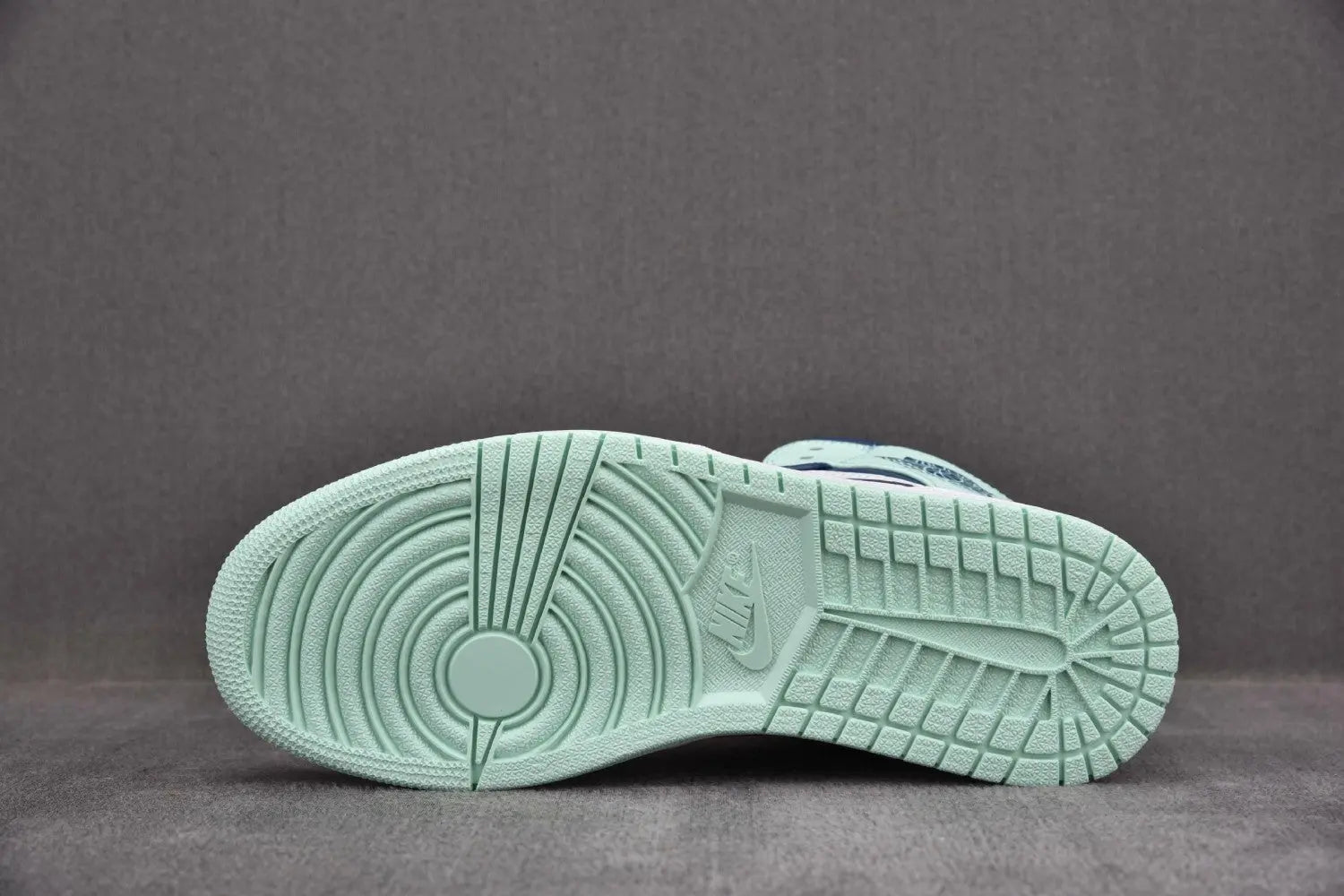 AIR JORDAN 1 RETRO Mystic Navy Mint Foam / Blue Mint Metroutfits