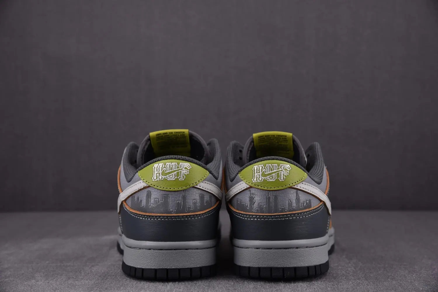 NIKE DUNK SB LOW “Friends and Family” Metroutfits