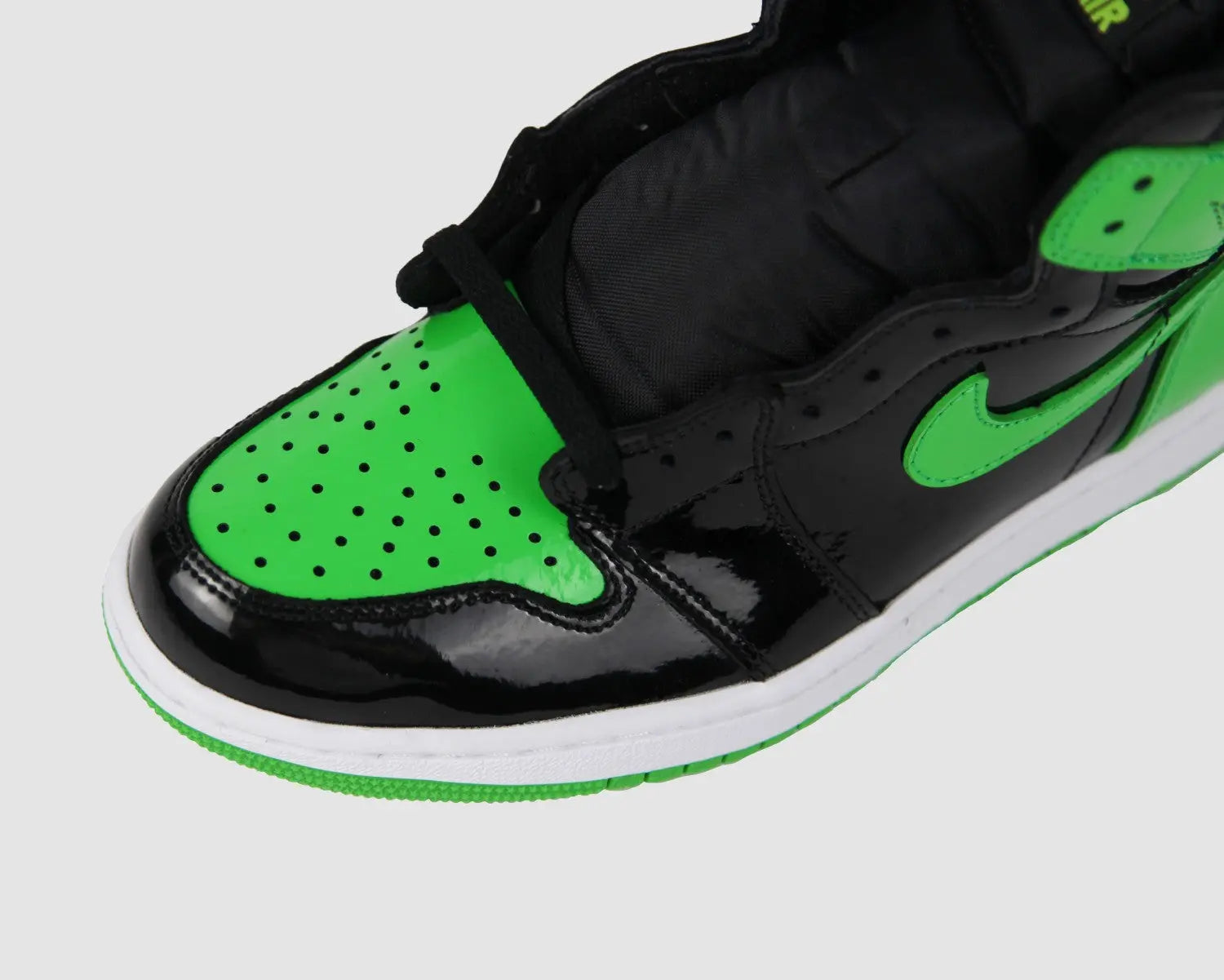 AIR JORDAN 1 RETRO HIGH OG “Patent Green” Metroutfits