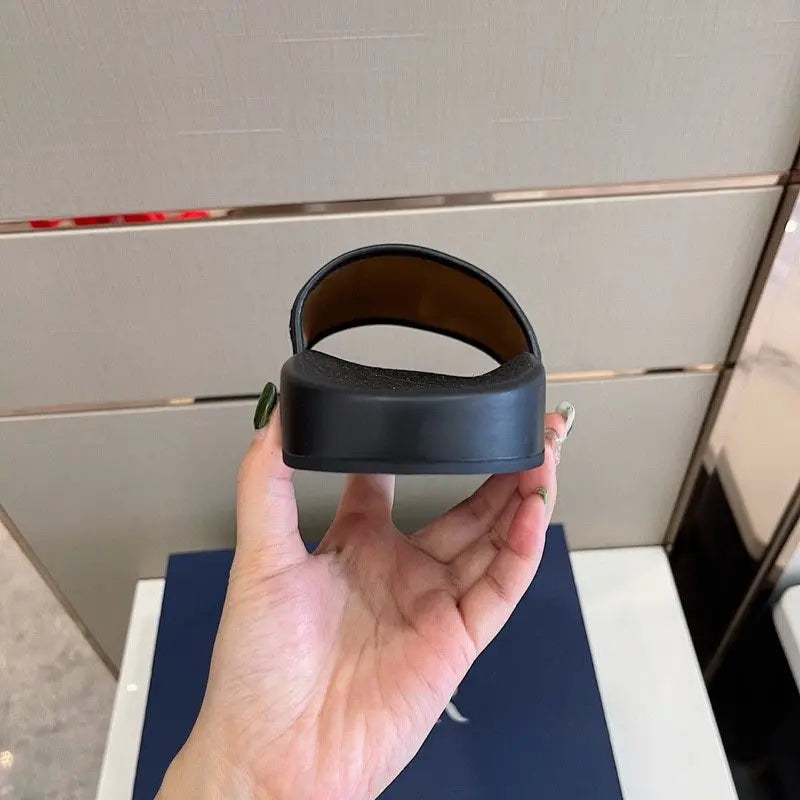 DIOR - SLIPPER Metroutfits