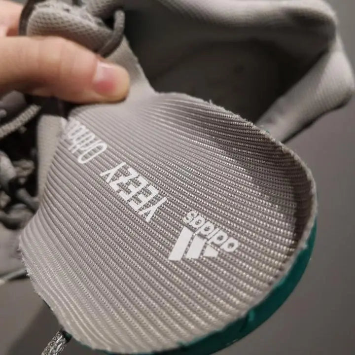 ADIDAS - YEEZY 700 - https://treadfitpro.com/