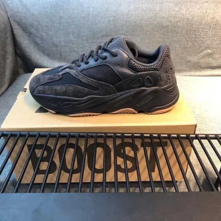 ADIDAS - YEEZY 700 - https://treadfitpro.com/