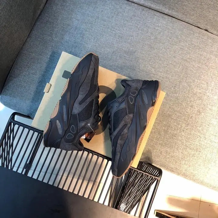 ADIDAS - YEEZY 700 - https://treadfitpro.com/