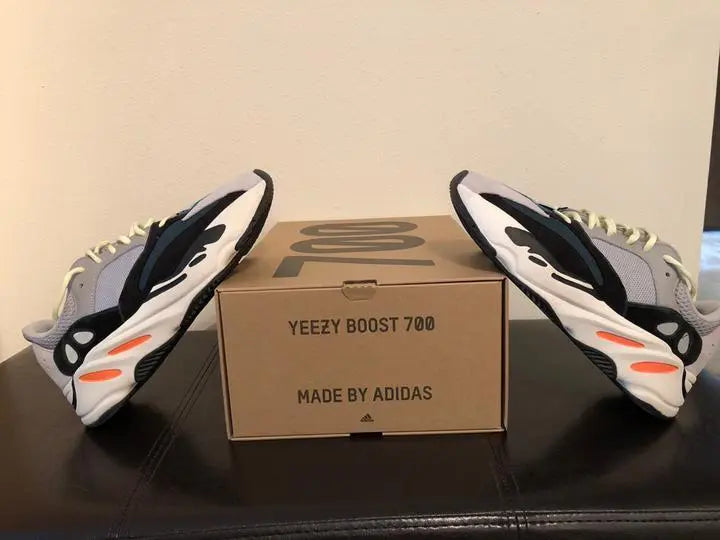 ADIDAS - YEEZY 700 - https://treadfitpro.com/