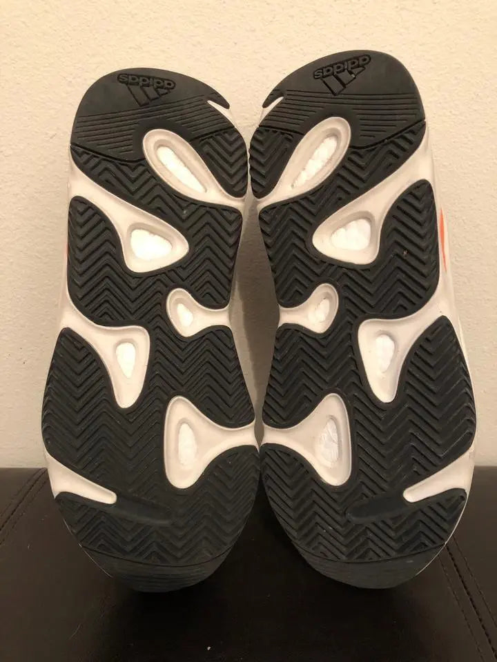 ADIDAS - YEEZY 700 - https://treadfitpro.com/