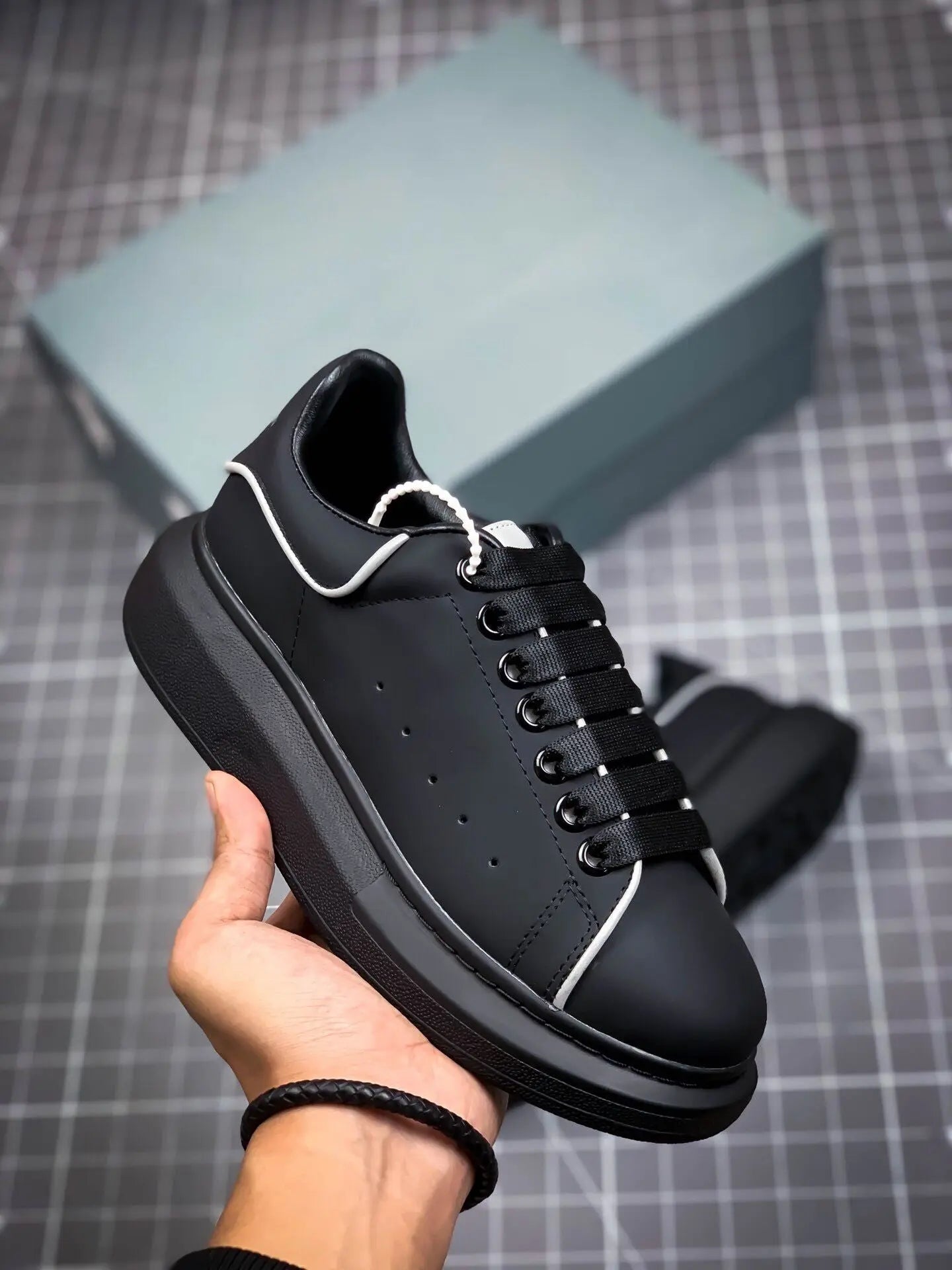 ALEXANDER MCQUEEN - SNEAKER - https://treadfitpro.com/