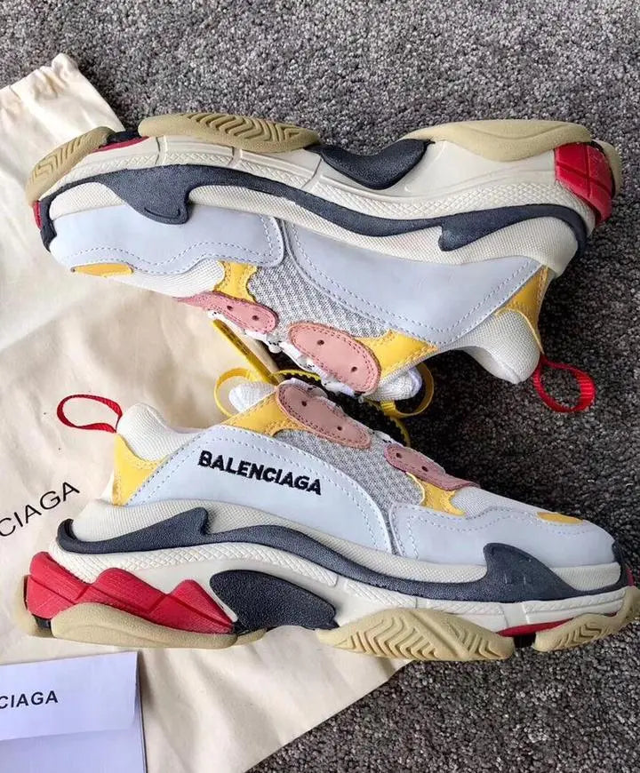BALENCIAGA - TRIPLE S - https://treadfitpro.com/
