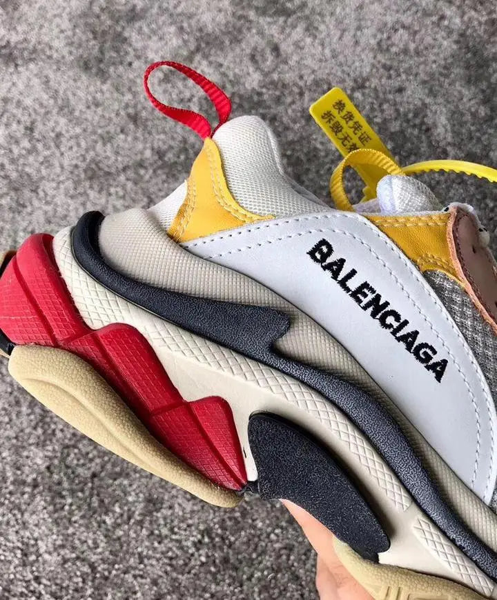 BALENCIAGA - TRIPLE S - https://treadfitpro.com/