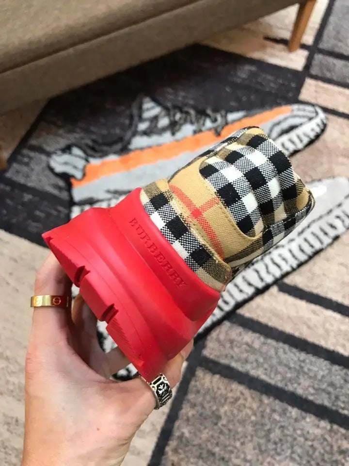 BURBERRY - SNEAKER - https://treadfitpro.com/