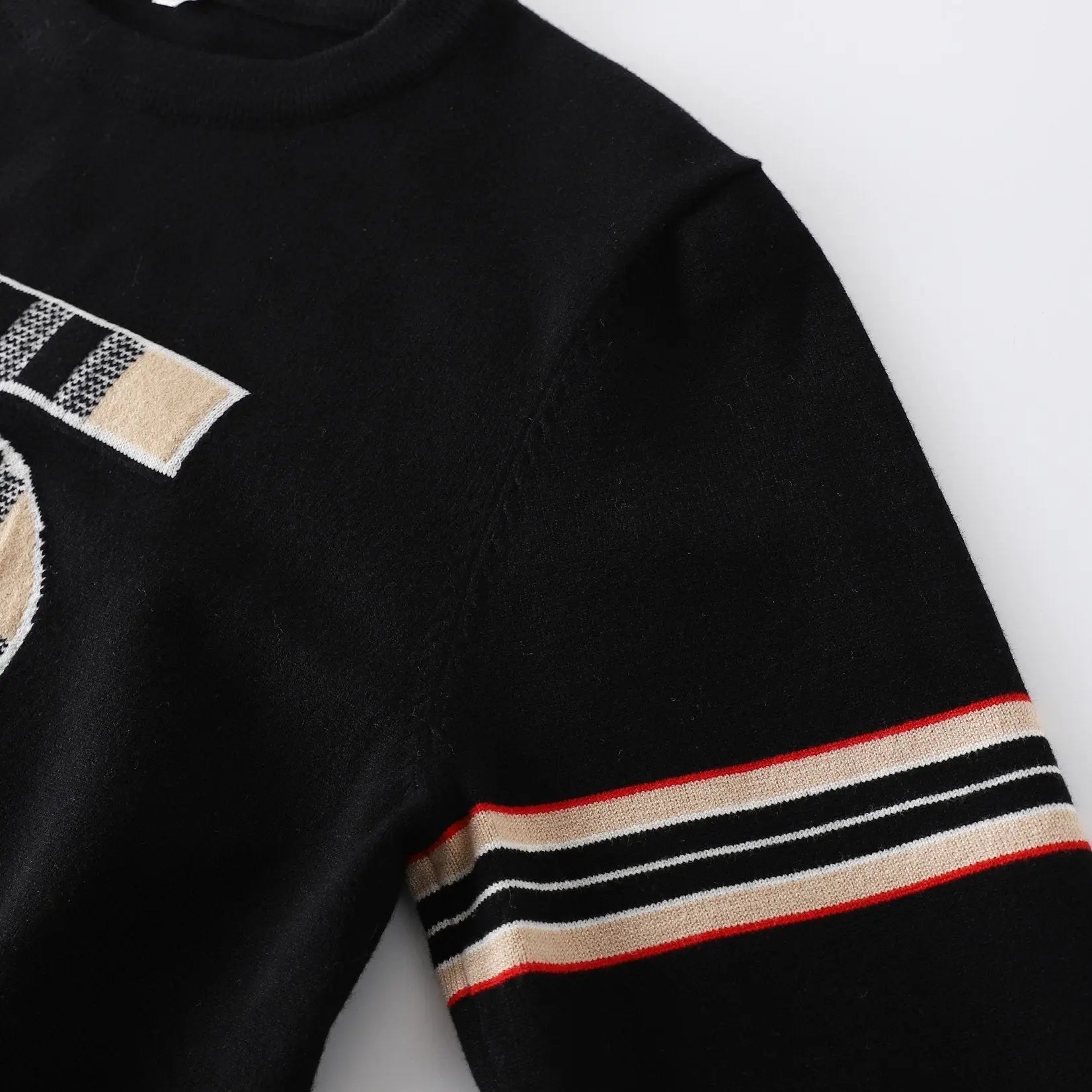 BURBERRY - SWEATSHIRT - https://treadfitpro.com/