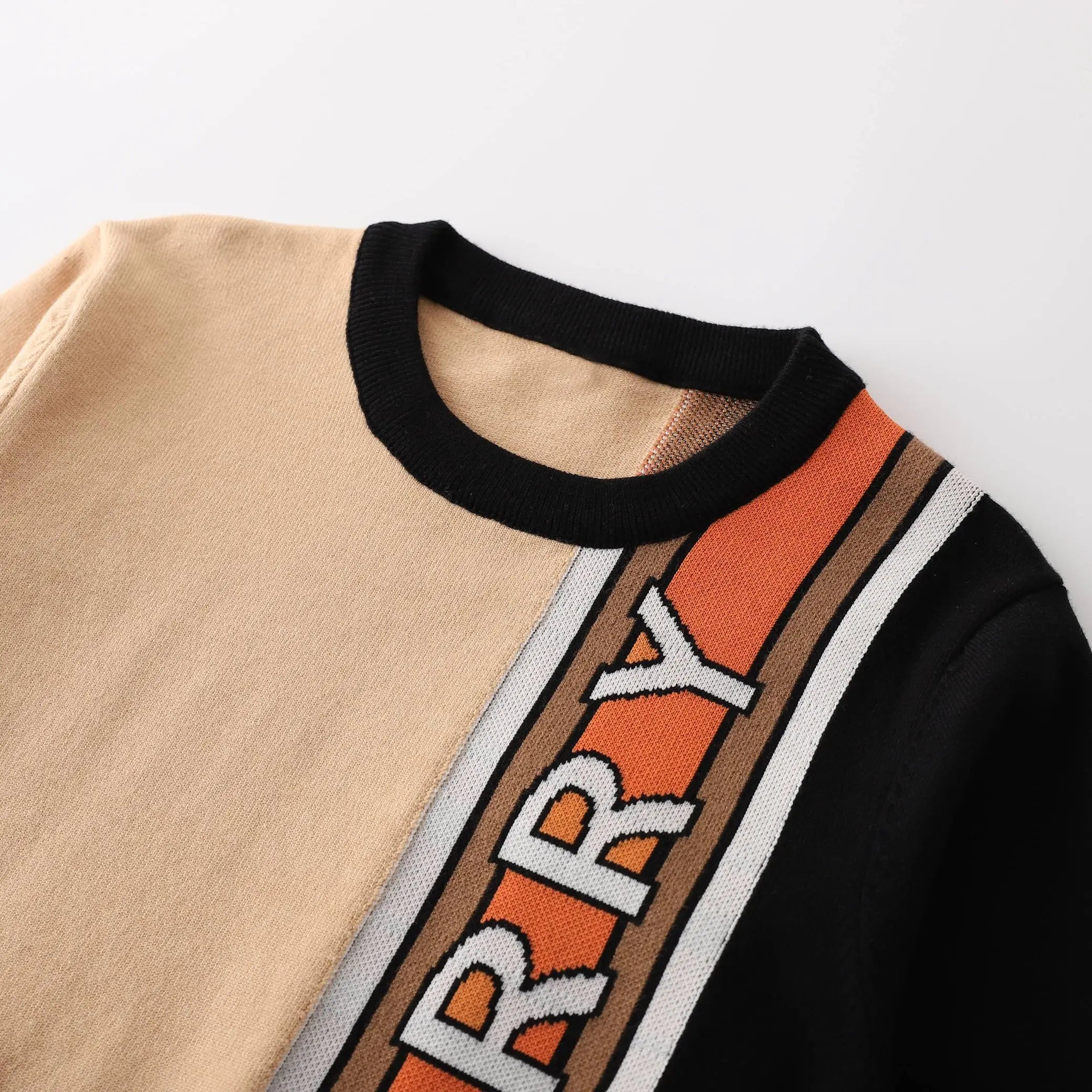 BURBERRY - SWEATSHIRT - https://treadfitpro.com/