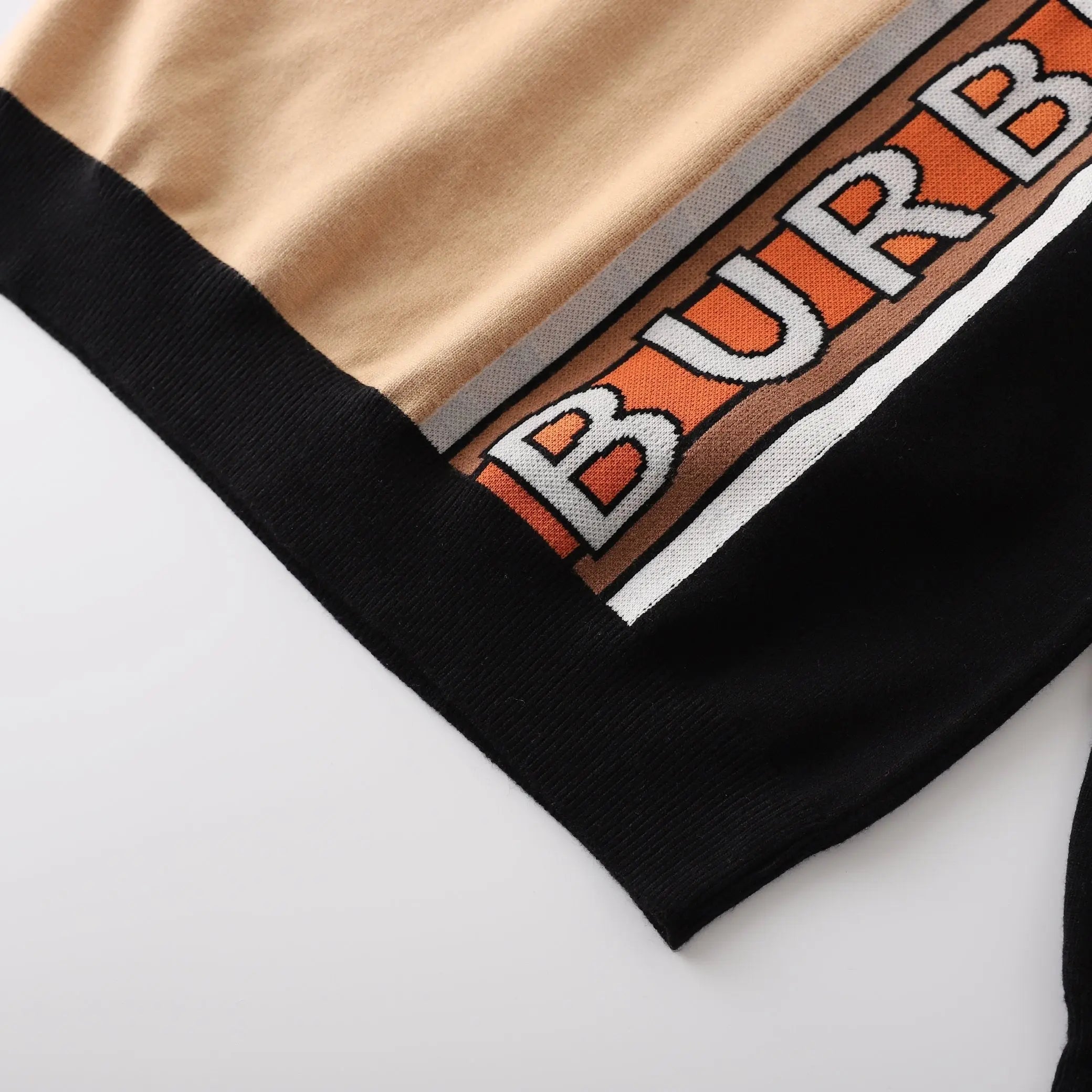 BURBERRY - SWEATSHIRT - https://treadfitpro.com/