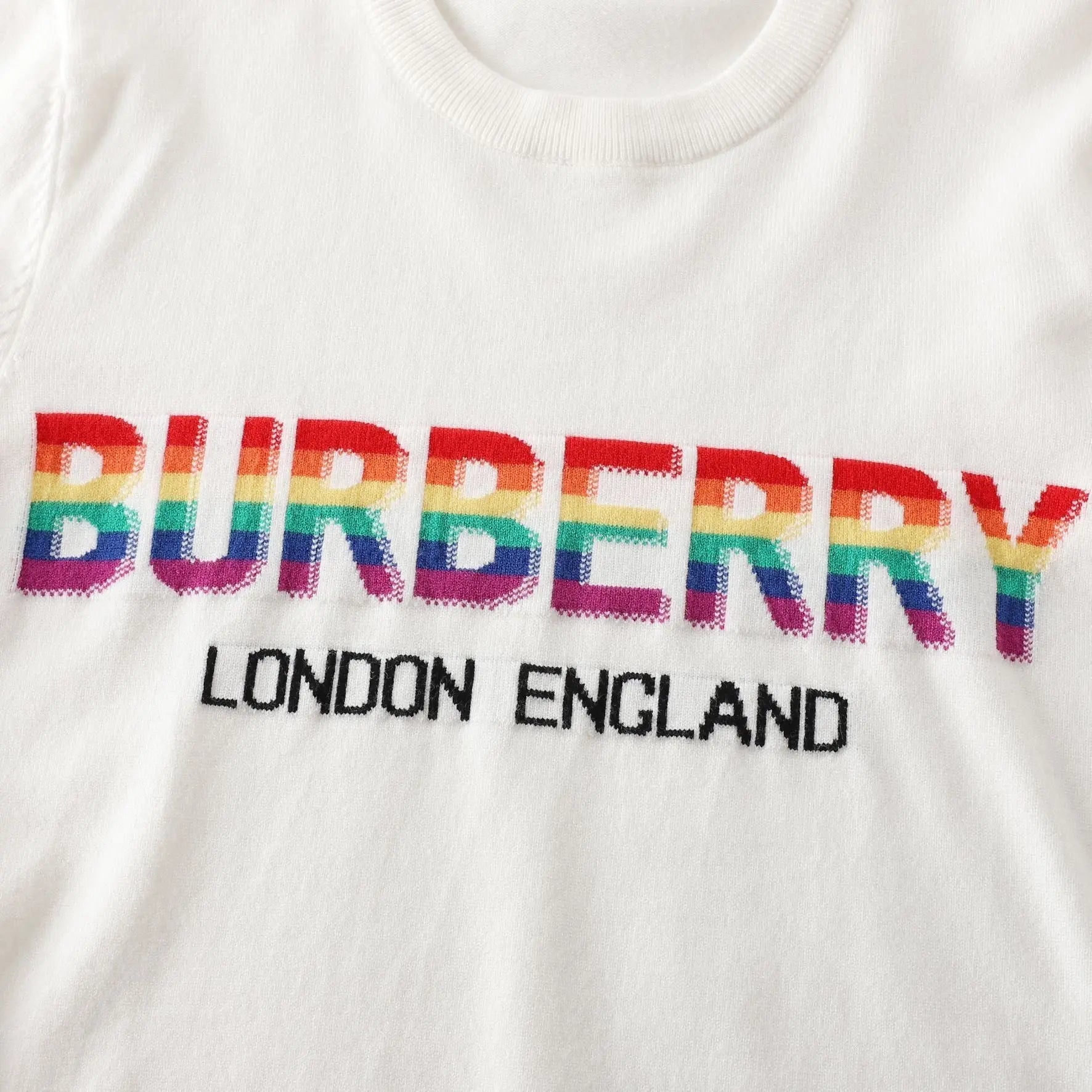 BURBERRY - SWEATSHIRT - https://treadfitpro.com/