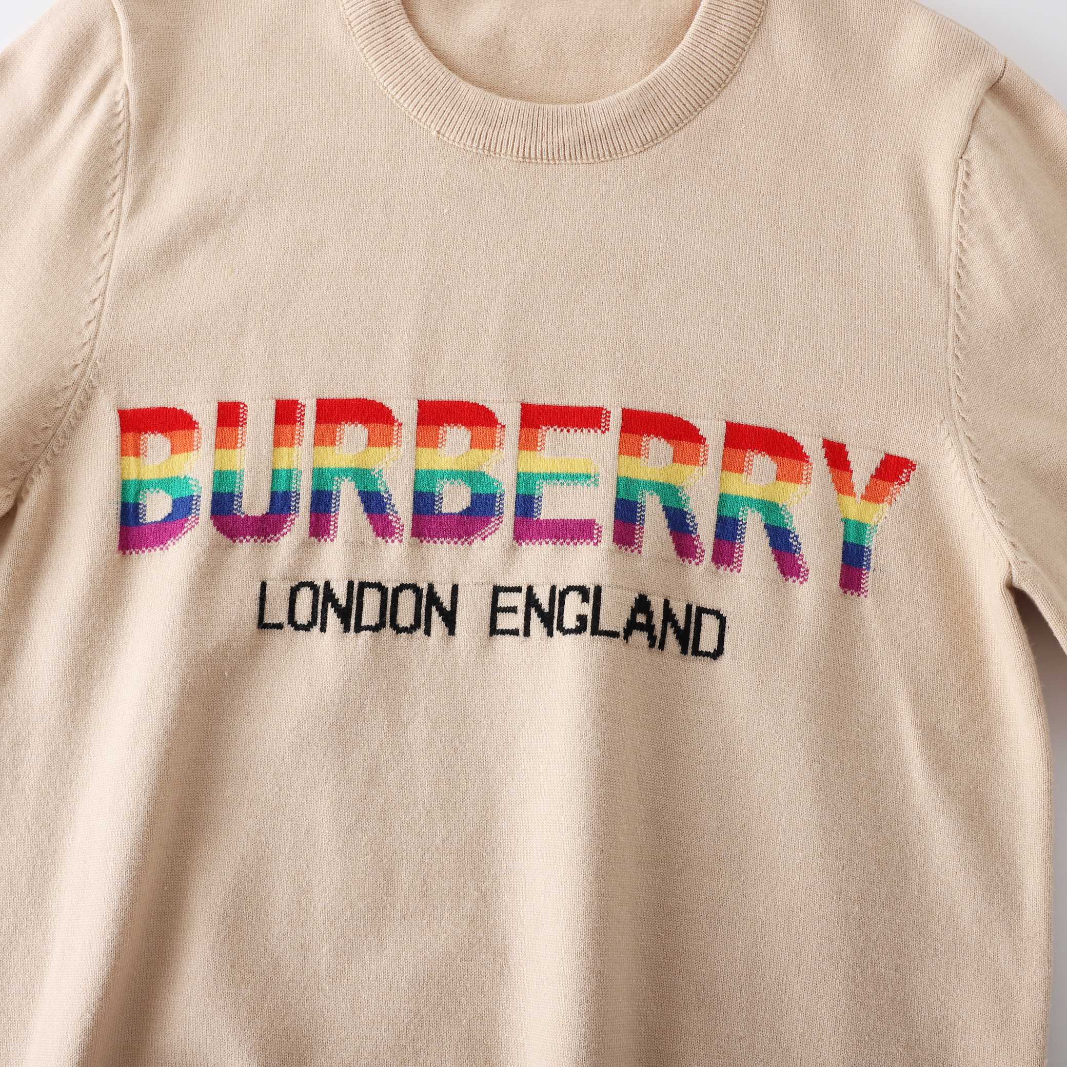 BURBERRY - SWEATSHIRT - https://treadfitpro.com/