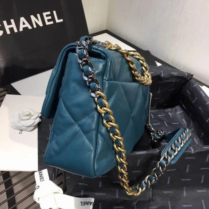 CHANEL - SAC À BANDOULIÈRE - https://treadfitpro.com/