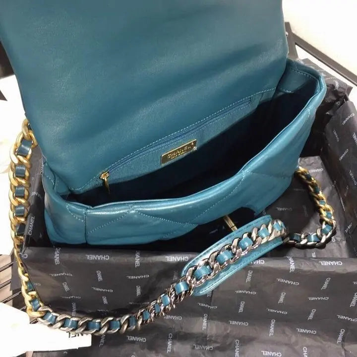 CHANEL - SAC À BANDOULIÈRE - https://treadfitpro.com/