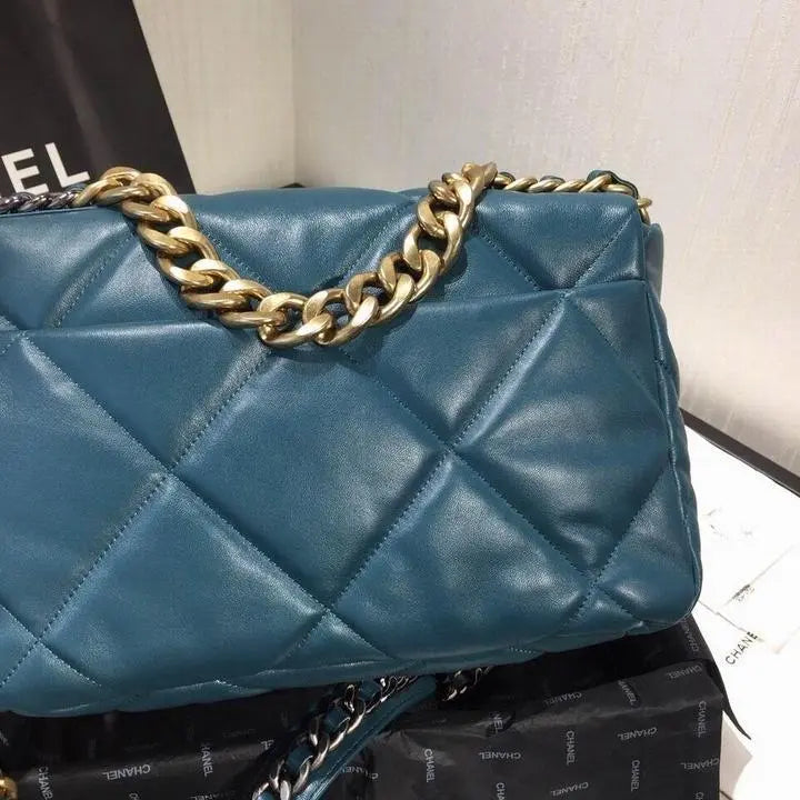 CHANEL - SAC À BANDOULIÈRE - https://treadfitpro.com/