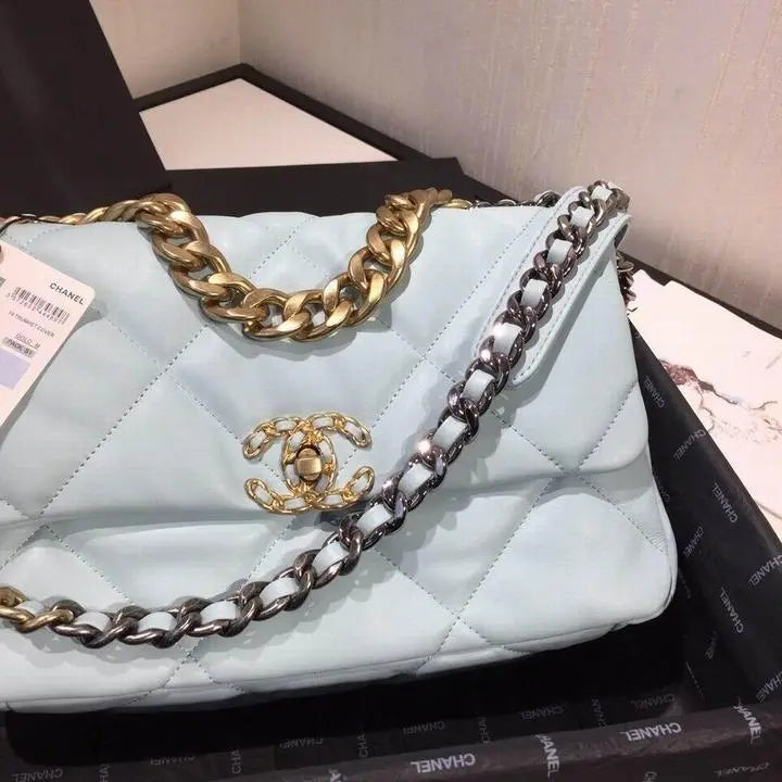 CHANEL - SAC À BANDOULIÈRE - https://treadfitpro.com/