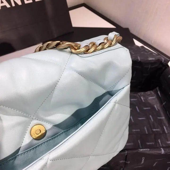 CHANEL - SAC À BANDOULIÈRE - https://treadfitpro.com/