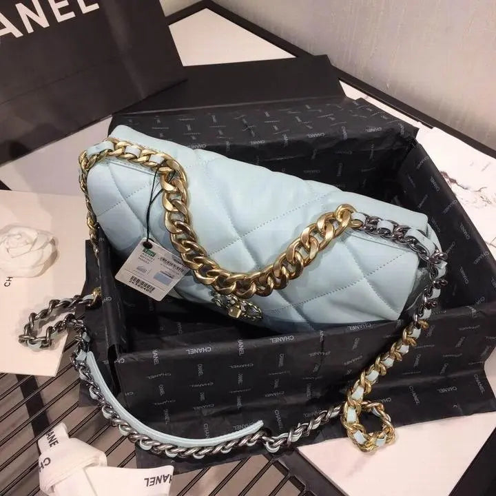 CHANEL - SAC À BANDOULIÈRE - https://treadfitpro.com/