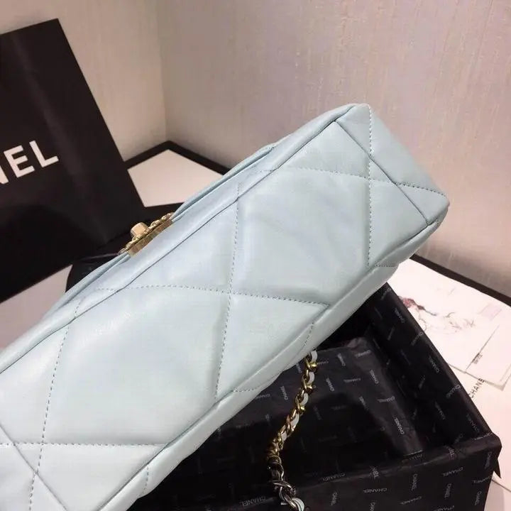 CHANEL - SAC À BANDOULIÈRE - https://treadfitpro.com/
