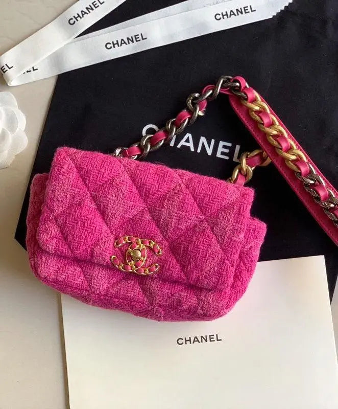 CHANEL - SAC À BANDOULIÈRE - https://treadfitpro.com/
