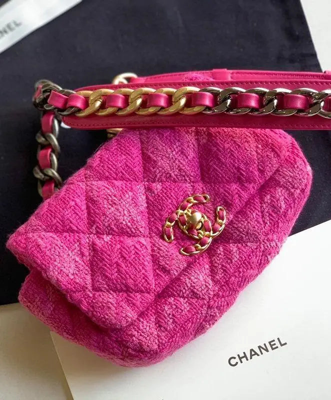 CHANEL - SAC À BANDOULIÈRE - https://treadfitpro.com/