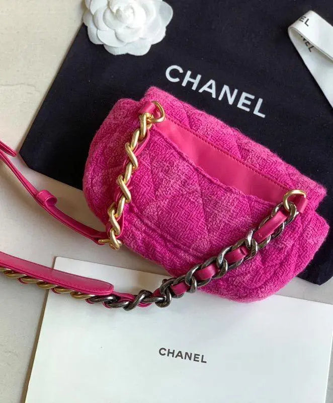 CHANEL - SAC À BANDOULIÈRE - https://treadfitpro.com/