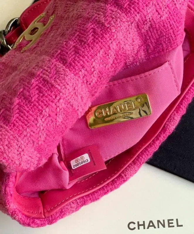 CHANEL - SAC À BANDOULIÈRE - https://treadfitpro.com/