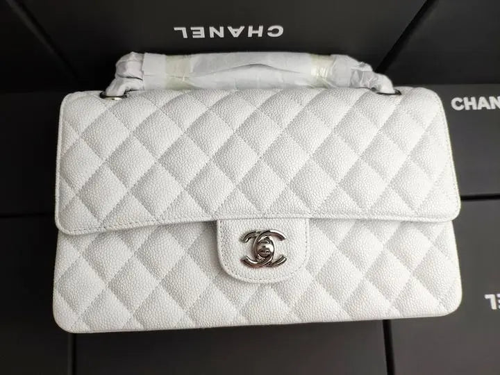 CHANEL - SAC À BANDOULIÈRE - https://treadfitpro.com/
