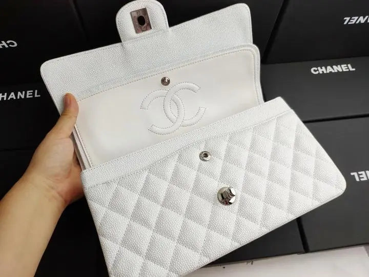 CHANEL - SAC À BANDOULIÈRE - https://treadfitpro.com/