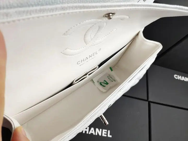 CHANEL - SAC À BANDOULIÈRE - https://treadfitpro.com/