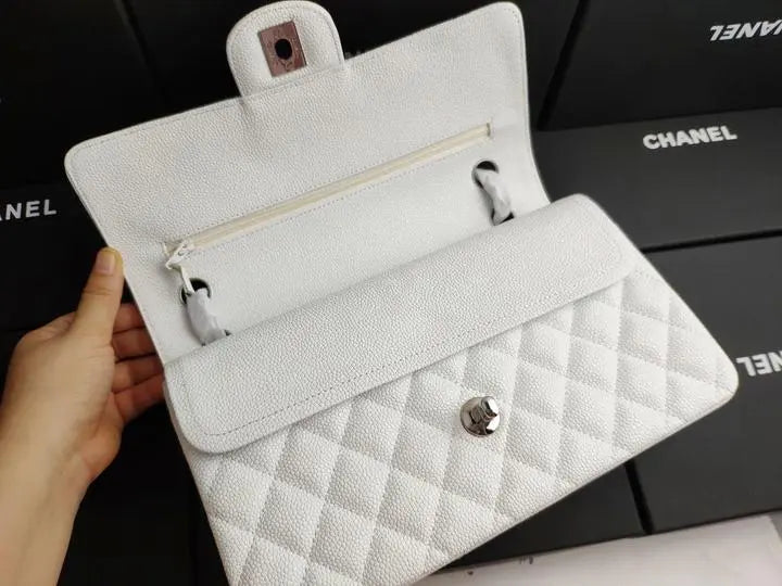 CHANEL - SAC À BANDOULIÈRE - https://treadfitpro.com/