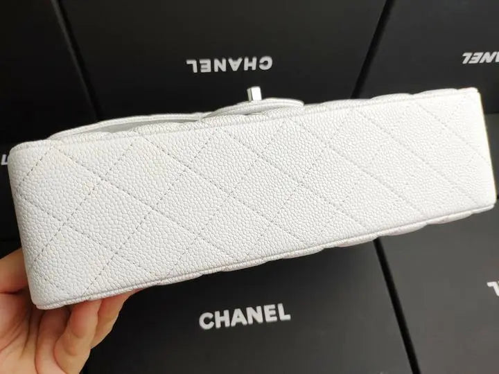 CHANEL - SAC À BANDOULIÈRE - https://treadfitpro.com/