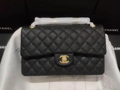 CHANEL - SAC À BANDOULIÈRE - https://treadfitpro.com/
