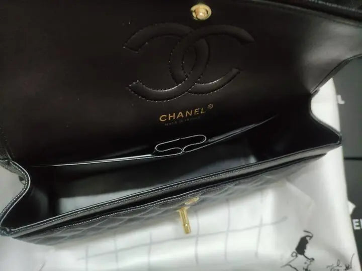 CHANEL - SAC À BANDOULIÈRE - https://treadfitpro.com/
