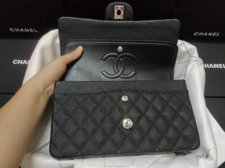 CHANEL - SAC À BANDOULIÈRE - https://treadfitpro.com/