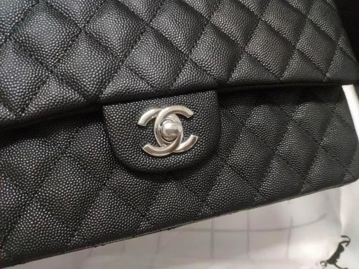 CHANEL - SAC À BANDOULIÈRE - https://treadfitpro.com/