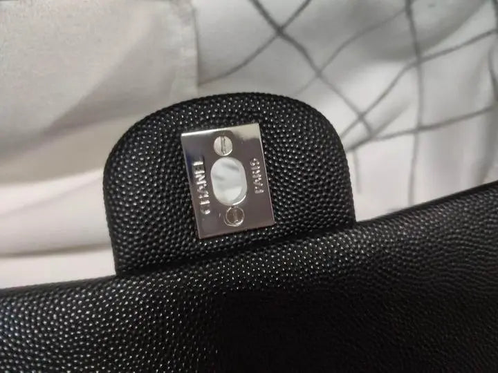 CHANEL - SAC À BANDOULIÈRE - https://treadfitpro.com/