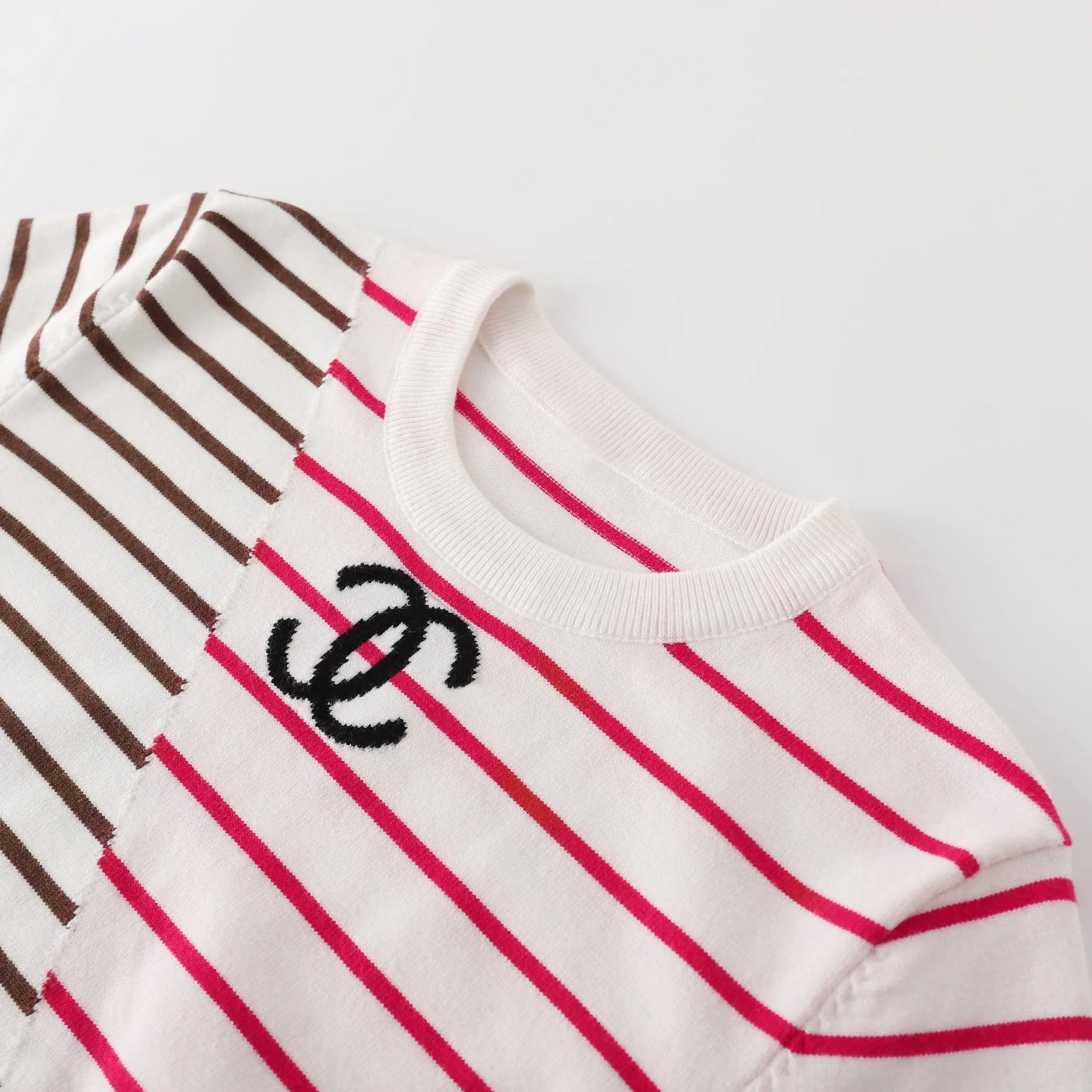 CHANEL - SWEATSHIRT - https://treadfitpro.com/