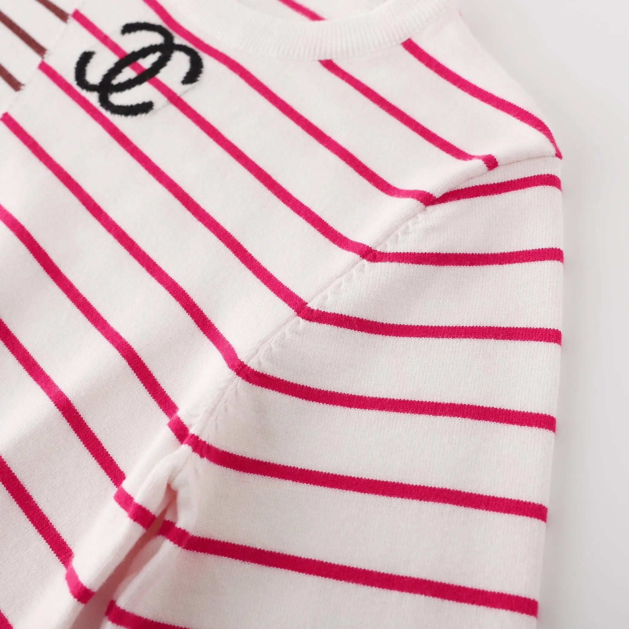 CHANEL - SWEATSHIRT - https://treadfitpro.com/